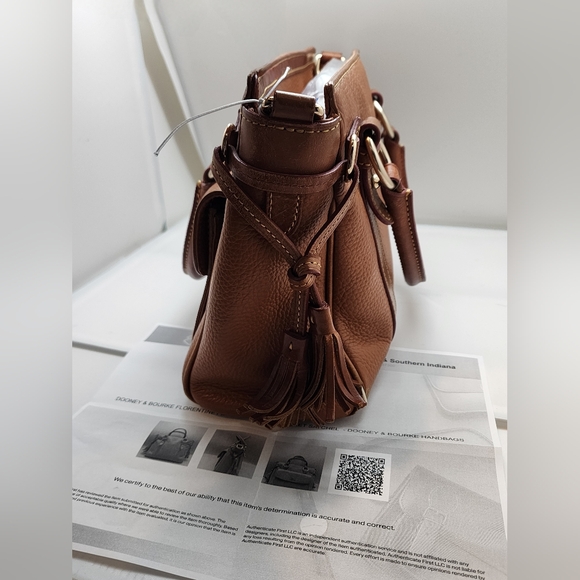 Dooney and Bourke Pepple grain leather Crossbody bag in very good condit… - Picture 4 of 12